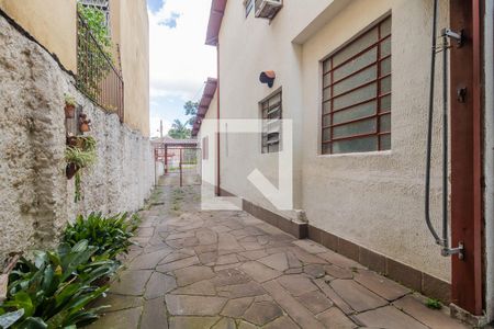 Casa à venda com 184m², 5 quartos e 4 vagas Casa à venda com 184m², 5 quartos e 4 vagasQuintal