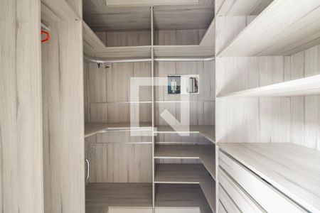 Casa à venda com 150m², 4 quartos e 4 vagas Casa à venda com 150m², 4 quartos e 4 vagasSuíte