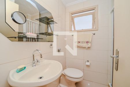 Banheiro de apartamento à venda com 1 quarto, 56m² em Passo da Areia, Porto Alegre