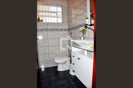 Casa para alugar com 250m², 4 quartos e 4 vagas Casa para alugar com 250m², 4 quartos e 4 vagasDetalhe - Banheiro Social