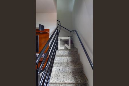 Apartamento à venda com 140m², 2 quartos e 3 vagas Apartamento à venda com 140m², 2 quartos e 3 vagasEscada