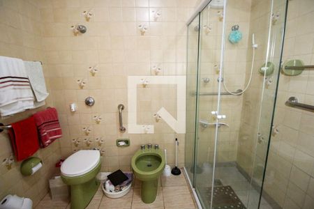 Casa à venda com 460m², 5 quartos e 4 vagasBanheiro da Suíte 1