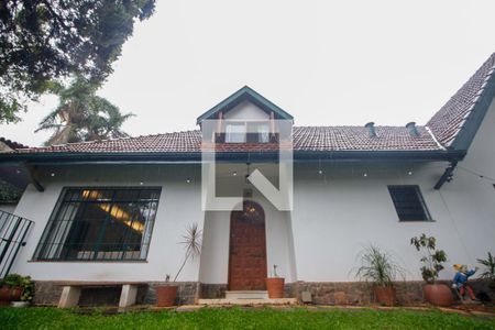 Casa à venda com 460m², 5 quartos e 4 vagasFachada