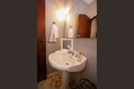 Casa à venda com 460m², 5 quartos e 4 vagasBanheiro 2