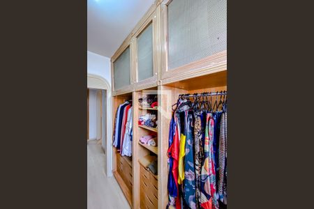 Apartamento à venda com 375m², 4 quartos e 4 vagasCloset da Suíte 4