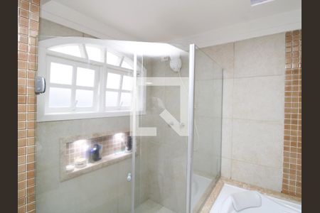 Casa à venda com 500m², 4 quartos e 6 vagasBanheiro da Suíte 2