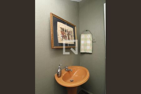 Casa à venda com 500m², 4 quartos e 6 vagasBanheiro de serviço