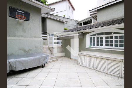 Casa à venda com 500m², 4 quartos e 6 vagasQuintal