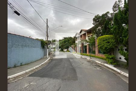 Casa à venda com 500m², 4 quartos e 6 vagas Casa à venda com 500m², 4 quartos e 6 vagasVista