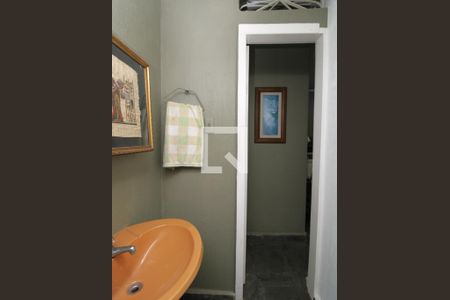 Casa à venda com 500m², 4 quartos e 6 vagasBanheiro de serviço