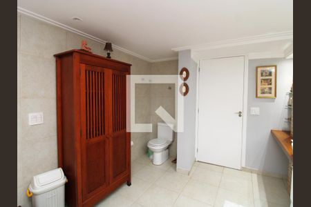 Casa à venda com 500m², 4 quartos e 6 vagasBanheiro da Suíte 2