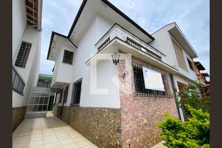 Casa à venda com 320m², 3 quartos e 4 vagasFachada