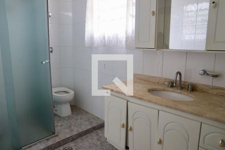 Casa à venda com 320m², 3 quartos e 4 vagasBanheiro da Suíte