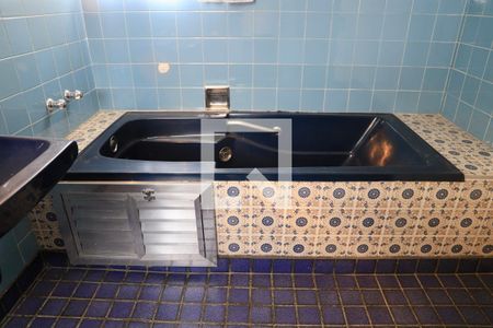 Casa à venda com 320m², 3 quartos e 4 vagasBanheiro Social