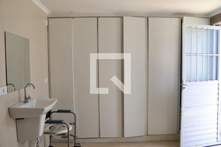 Casa à venda com 320m², 3 quartos e 4 vagasBanheiro externo 
