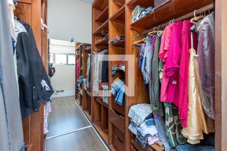 Casa à venda com 400m², 3 quartos e 5 vagas Casa à venda com 400m², 3 quartos e 5 vagasCloset da Suíte