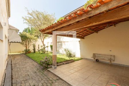 Casa à venda com 400m², 3 quartos e 5 vagas Casa à venda com 400m², 3 quartos e 5 vagasQuintal