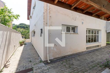 Casa à venda com 400m², 3 quartos e 5 vagas Casa à venda com 400m², 3 quartos e 5 vagasQuintal