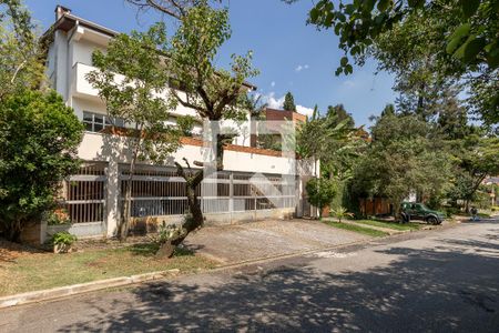 Casa à venda com 400m², 3 quartos e 5 vagas Casa à venda com 400m², 3 quartos e 5 vagasFachada