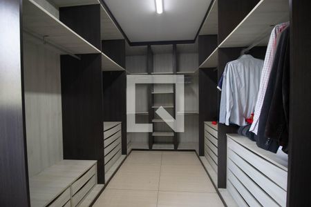 Apartamento à venda com 200m², 3 quartos e 2 vagas Apartamento à venda com 200m², 3 quartos e 2 vagasQuarto 2 closet