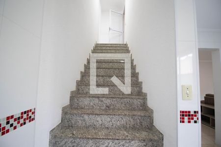 Apartamento à venda com 200m², 3 quartos e 2 vagas Apartamento à venda com 200m², 3 quartos e 2 vagasEscada