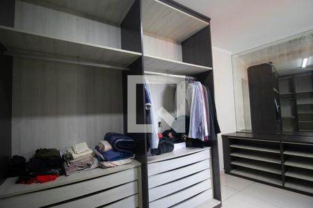 Apartamento à venda com 200m², 3 quartos e 2 vagas Apartamento à venda com 200m², 3 quartos e 2 vagasQuarto 2 closet