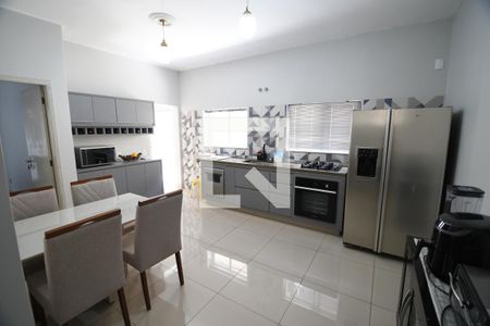 Casa à venda com 300m², 4 quartos e 3 vagasCozinha