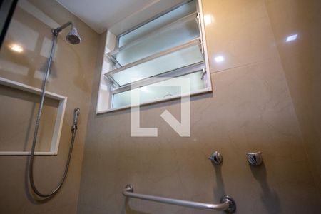 Apartamento à venda com 77m², 2 quartos e 1 vaga Apartamento à venda com 77m², 2 quartos e 1 vagaBanheiro