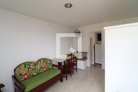 Sala de kitnet/studio para alugar com 1 quarto, 28m² em Jardim Guanabara, Rio de Janeiro
