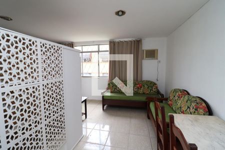 Sala de kitnet/studio para alugar com 1 quarto, 28m² em Jardim Guanabara, Rio de Janeiro