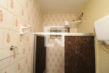 Banheiro de kitnet/studio para alugar com 1 quarto, 28m² em Jardim Guanabara, Rio de Janeiro