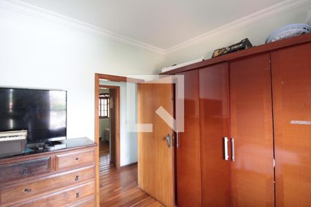 Casa à venda com 358m², 6 quartos e 2 vagasQuarto 1