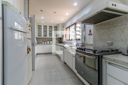 Apartamento para alugar com 330m², 3 quartos e 4 vagas Apartamento para alugar com 330m², 3 quartos e 4 vagasCozinha