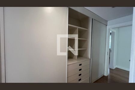 Casa à venda com 707m², 4 quartos e 10 vagasSuite 3