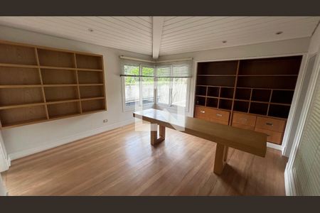 Casa à venda com 707m², 4 quartos e 10 vagasEscritório