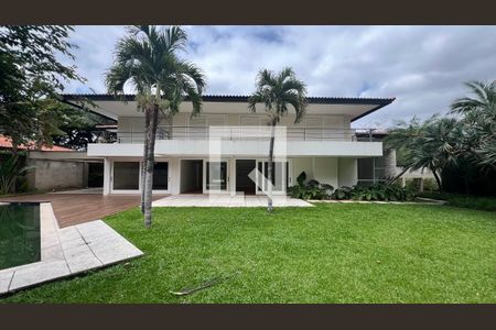 Casa à venda com 707m², 4 quartos e 10 vagasQuintal