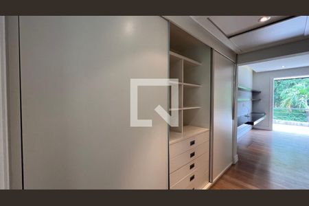 Casa à venda com 707m², 4 quartos e 10 vagasSuite 2