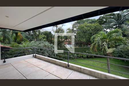 Casa à venda com 707m², 4 quartos e 10 vagasVaranda dos quartos