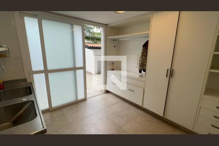 Casa à venda com 707m², 4 quartos e 10 vagasLavanderia