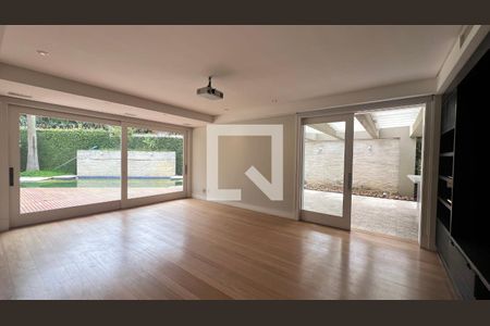 Casa à venda com 707m², 4 quartos e 10 vagasSala de TV