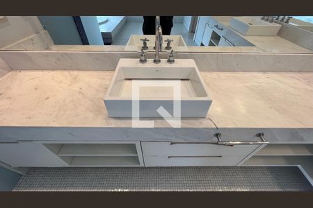 Casa à venda com 707m², 4 quartos e 10 vagasBanheiro da suite master