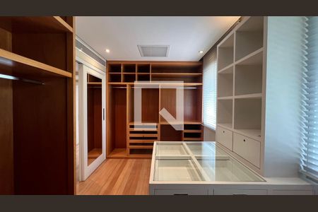 Casa à venda com 707m², 4 quartos e 10 vagasCloset da suíte master