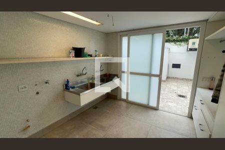 Casa à venda com 707m², 4 quartos e 10 vagasLavanderia