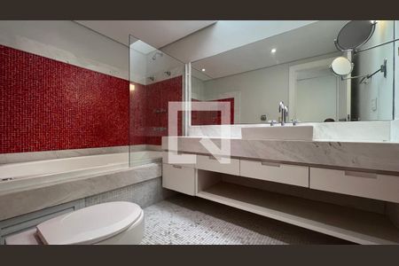 Casa à venda com 707m², 4 quartos e 10 vagasBanheiro da Suíte 1