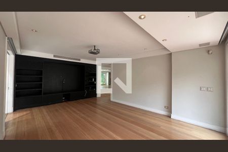 Casa à venda com 707m², 4 quartos e 10 vagasSala de TV