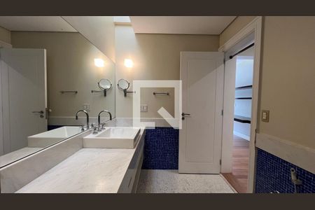 Casa à venda com 707m², 4 quartos e 10 vagasBanheiro da Suíte 3