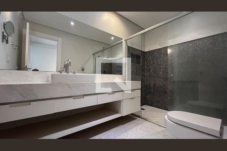 Casa à venda com 707m², 4 quartos e 10 vagasBanheiro da Suíte 2