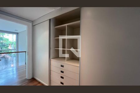 Casa à venda com 707m², 4 quartos e 10 vagasSuite 2