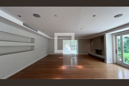 Casa à venda com 707m², 4 quartos e 10 vagasSalas