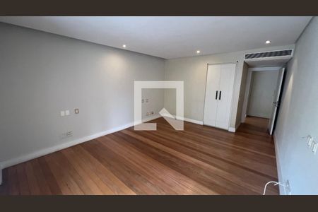 Casa à venda com 707m², 4 quartos e 10 vagasSuíte master